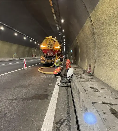 大连隧道排水渠清淤